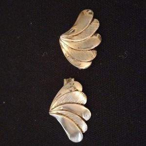 Vintage Signed Alice Large Gold Tone Clip On Earrings